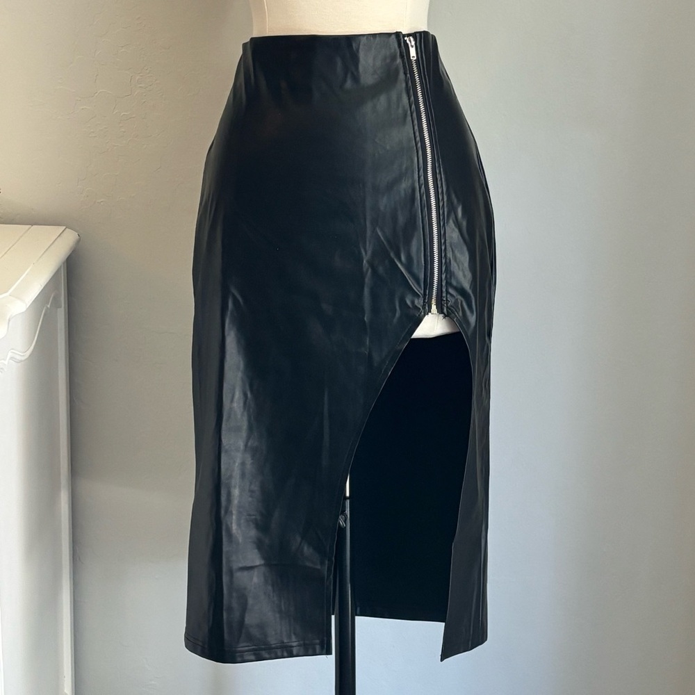 Faux Leather PU Split Hem Exposed Zipper Fitted Pencil Skirt in Black, Medium/6 - Picture 2 of 9